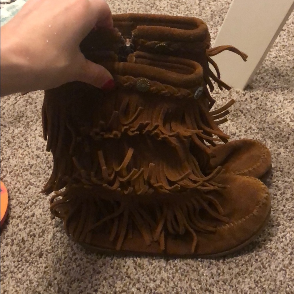 Girls minnetonka boots
